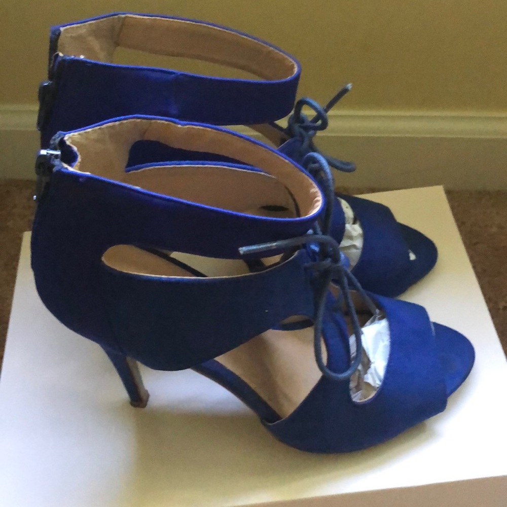 Heels - Picture 2 of 3